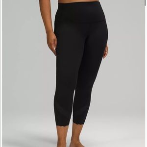 Lululemon Wunder Under Scalloped Hem High-Rise Crop 23" Luxtreme Roll Down sz 8